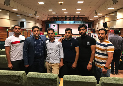 پرسنل اجرایی شرکت آریو پاسارگاد عکس یادگاری در پایان مراسم 